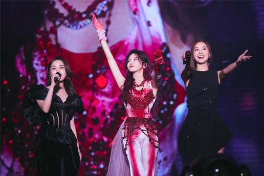 拾光启航！永利集团官网LED屏助力于文文深圳演唱会打造极致光影盛宴！